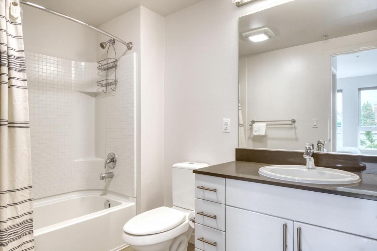 Ballard 2br W Shops Bbq Lounge Near Zipcar Sea-467 Apartment